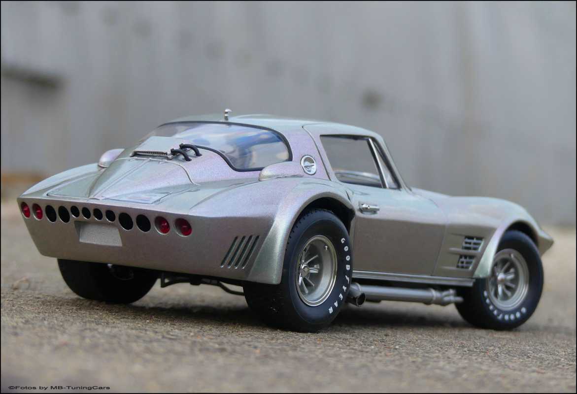 1:18 Chevrolet Corvette Stingray Coupe Standox Imola Ice by Exoto